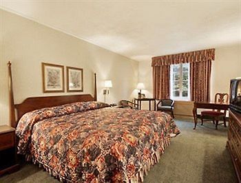 Ramada Inn 1776 Williamsburg Buitenkant foto